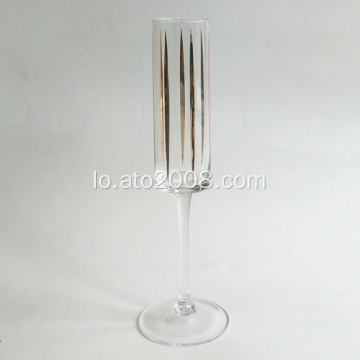 ແກ້ວ champagne flute ທີ່ມີໃບຄໍາ